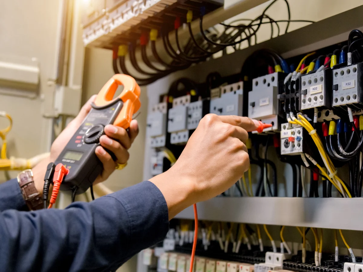 Entre Prise Lumiere Electricien Le Poire Sur Vie INSTALLATION ET MISE AUX NORMES ELECTRIQUES